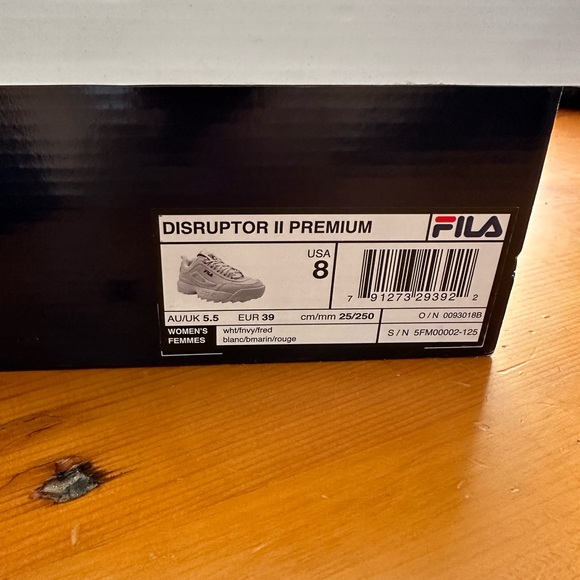 Women’s Fila Disruptor II premium sneakers. Like new condition. - Picture 5 of 5